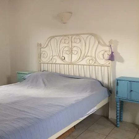Lefkes Village House *